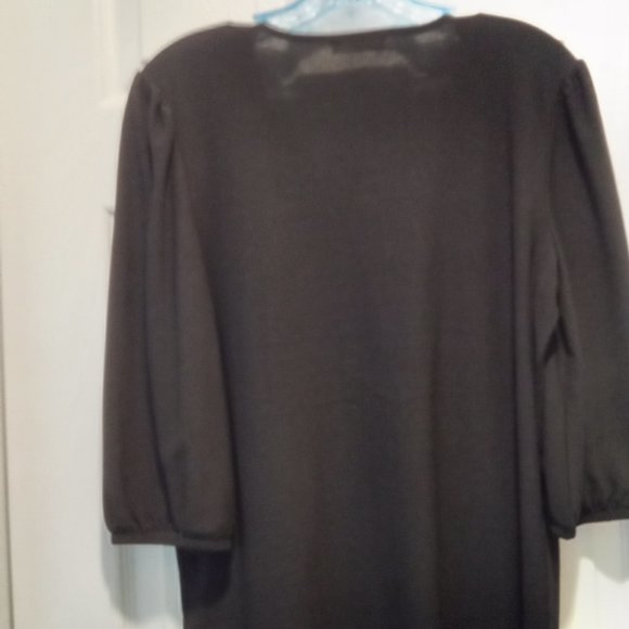 Black long sleeve top with accents - Picture 2 of 2